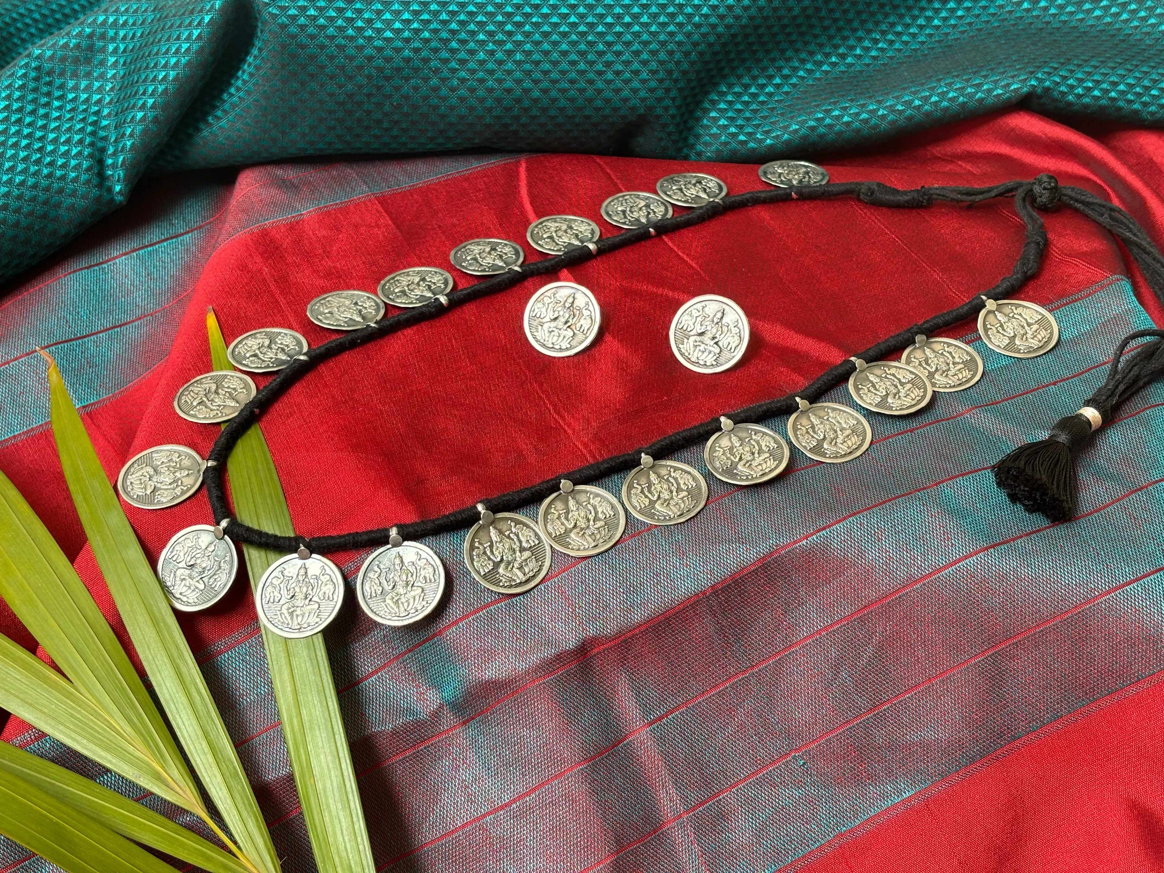मोठा पुतळी हार   कानातले| Long Putali Har   earrings