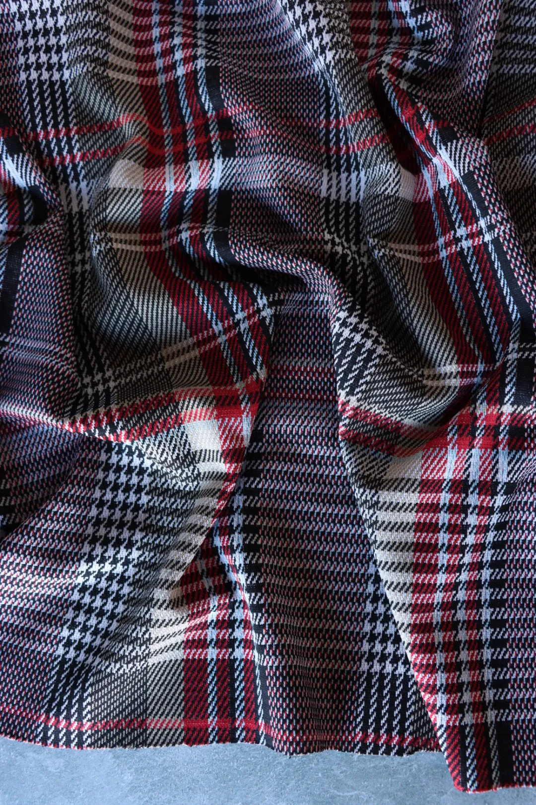1YD 26IN REMNANT; Scarlet & Taupe Houndstooth Plaid Yarn Dyed Jacquard Knit