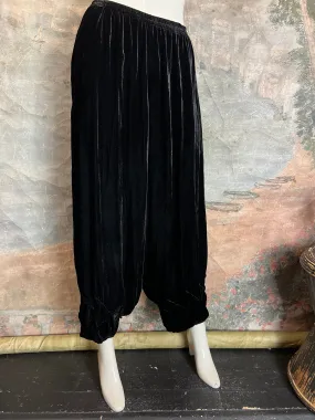 5409 Velvet Tuck Pant