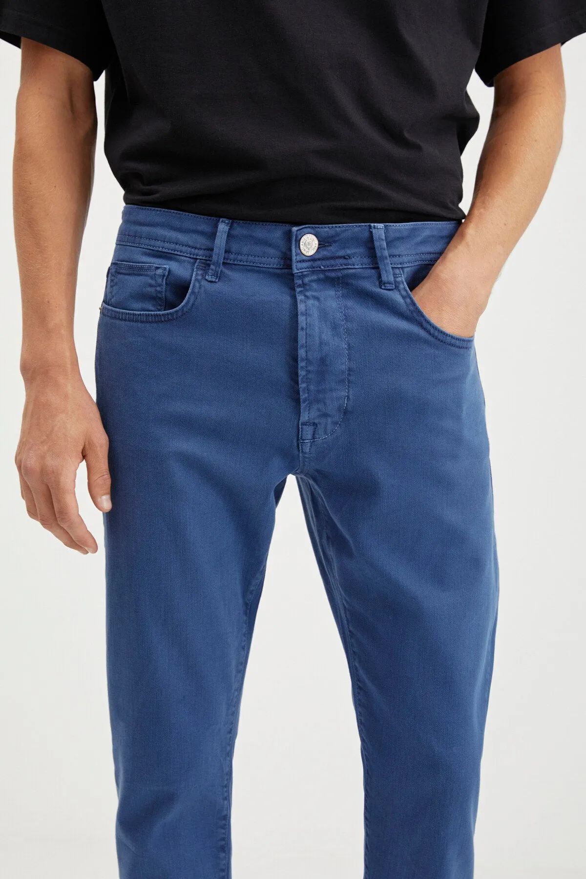 Antoni Men Tapered Fit Pipe Tota Thick textured flexible structure Magic denim jeans blue jeans