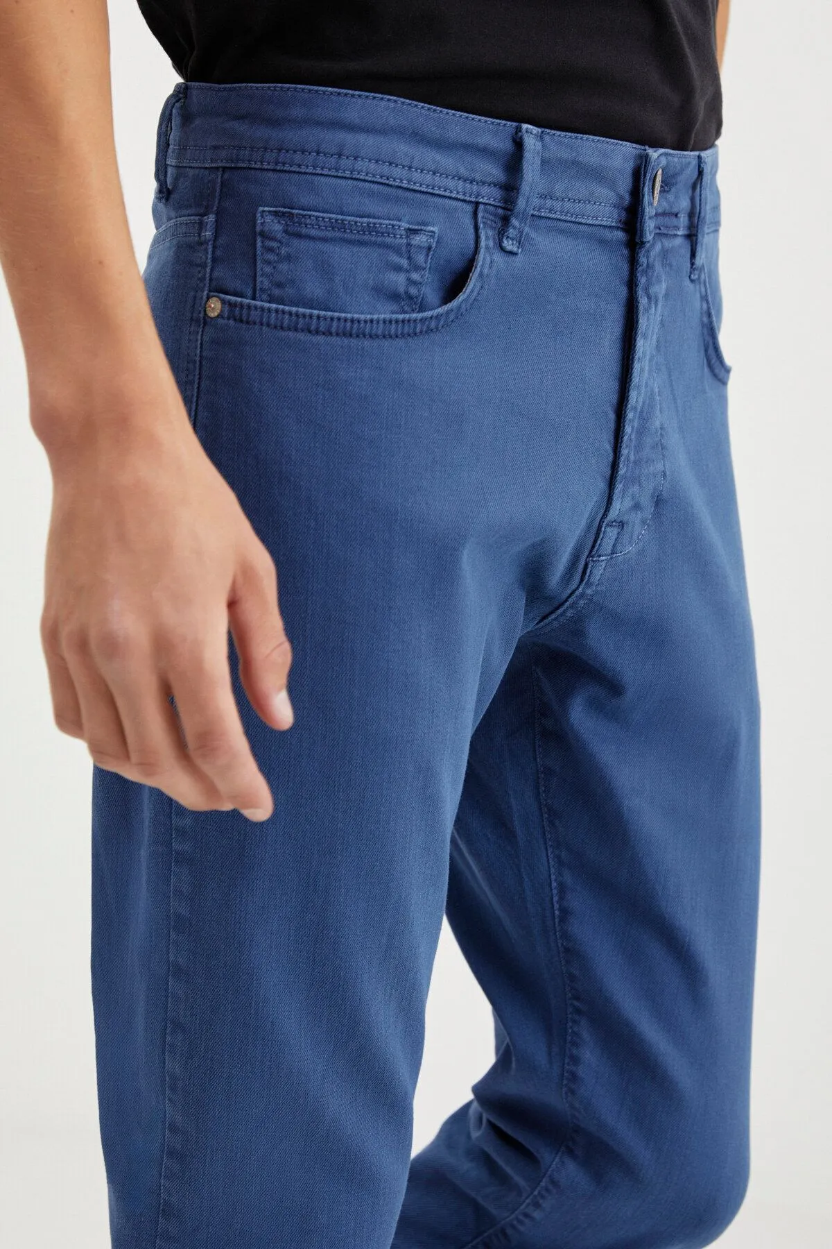 Antoni Men Tapered Fit Pipe Tota Thick textured flexible structure Magic denim jeans blue jeans