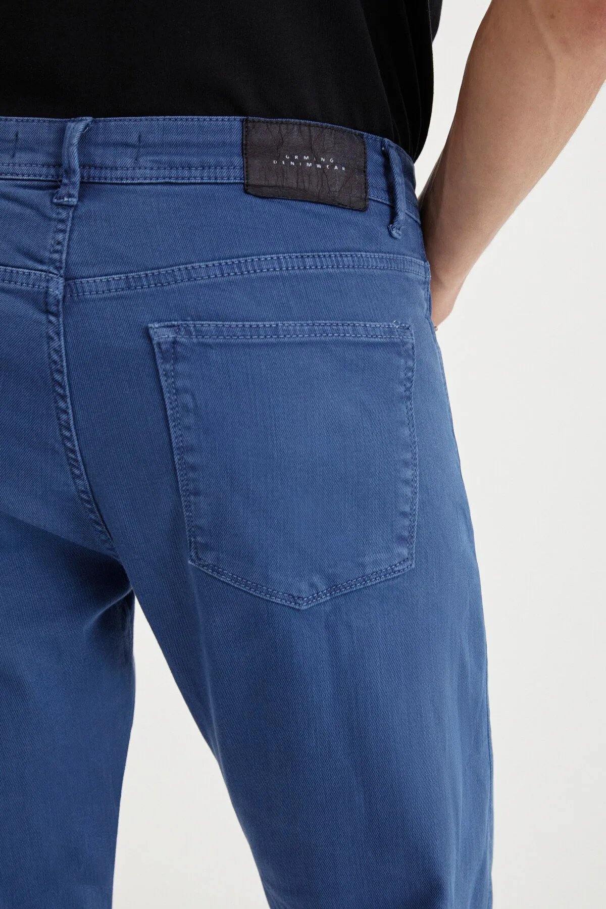 Antoni Men Tapered Fit Pipe Tota Thick textured flexible structure Magic denim jeans blue jeans