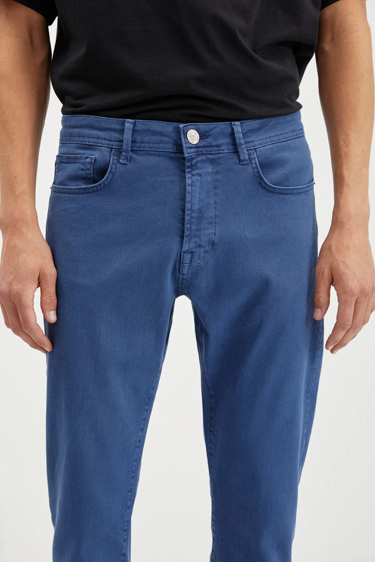 Antoni Men Tapered Fit Pipe Tota Thick textured flexible structure Magic denim jeans blue jeans