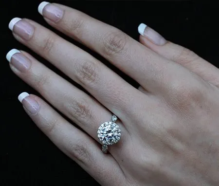 Aubretia - Round Lab Diamond Engagement Ring (IGI Certified)
