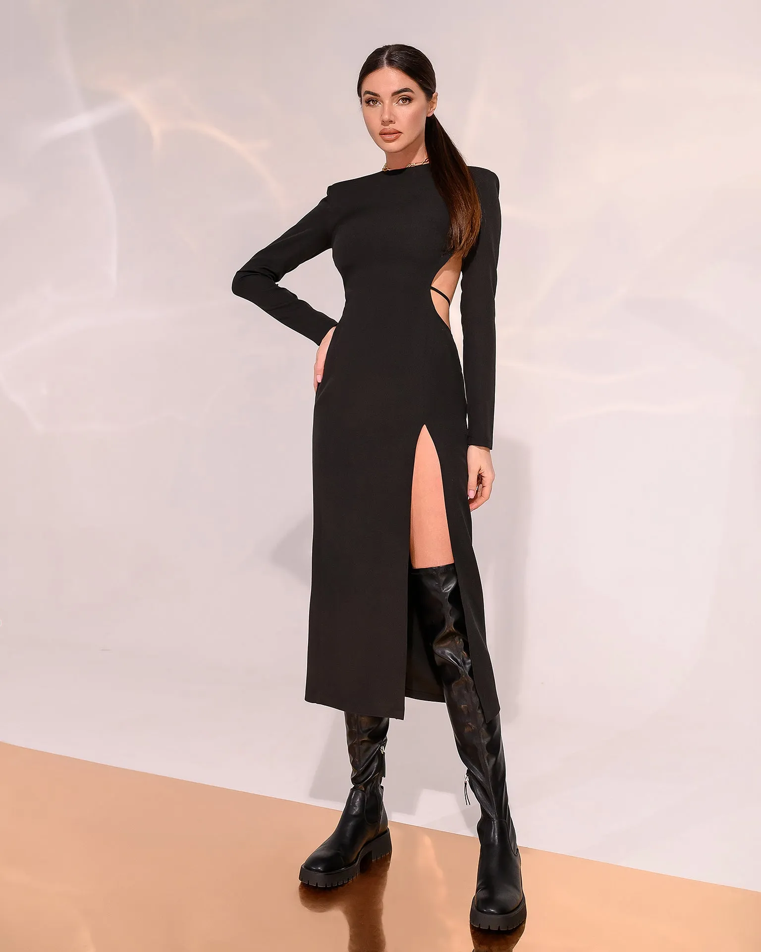Black Backless Long Sleeve Midi Dress