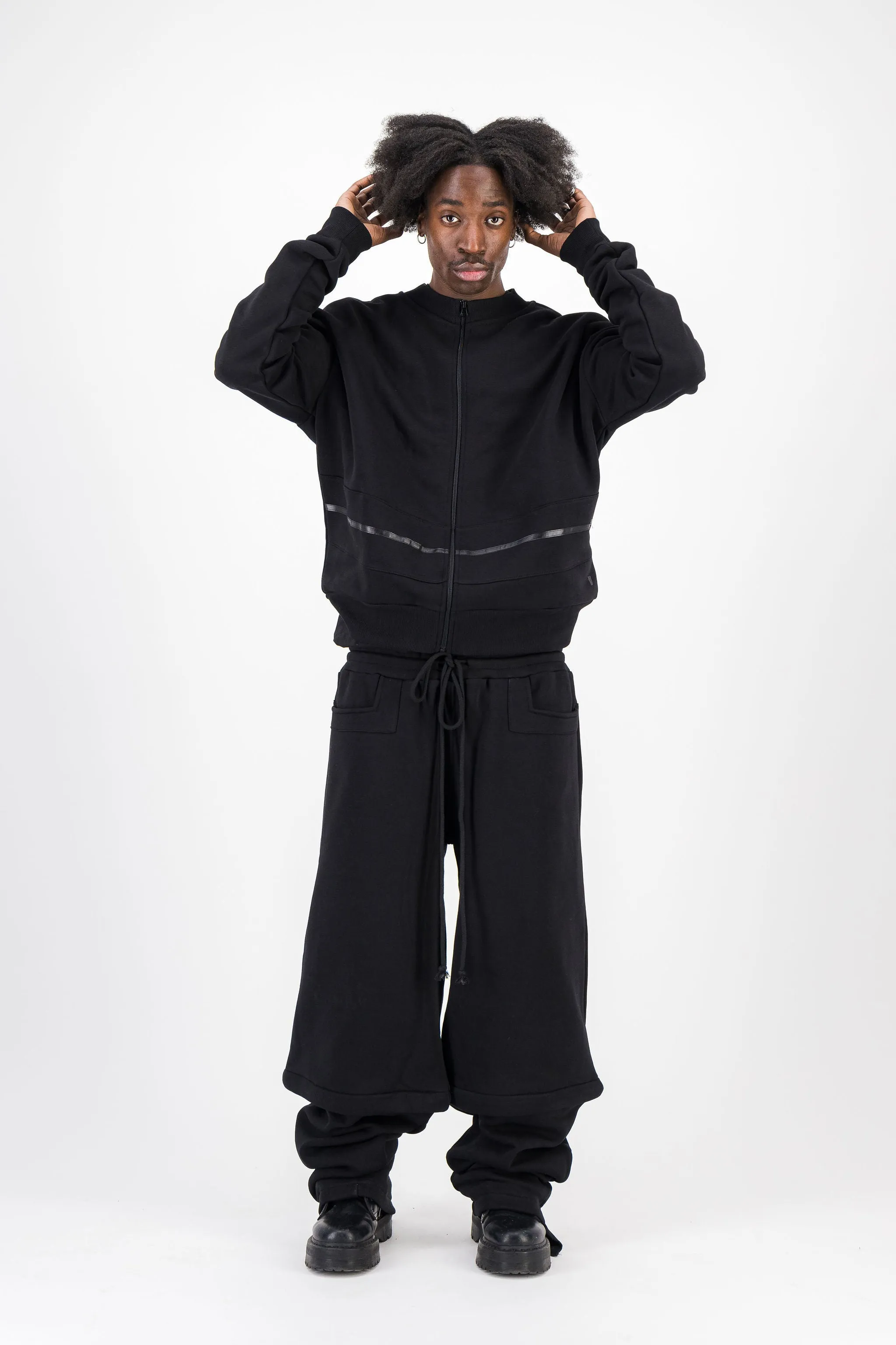 BLACK CREWNECK BOMBER VEST
