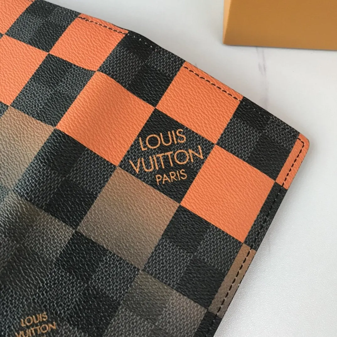 CE - New Wallets LUV 050
