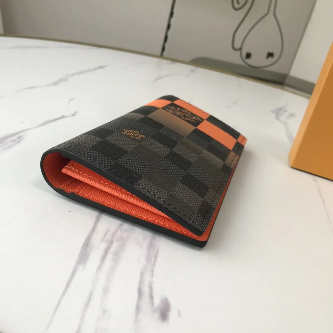 CE - New Wallets LUV 050