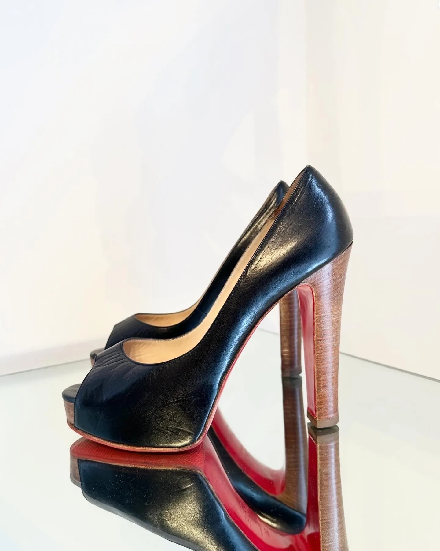 CHRISTIAN LOUBOUTIN Leather Peep-Toe High Heel Pumps