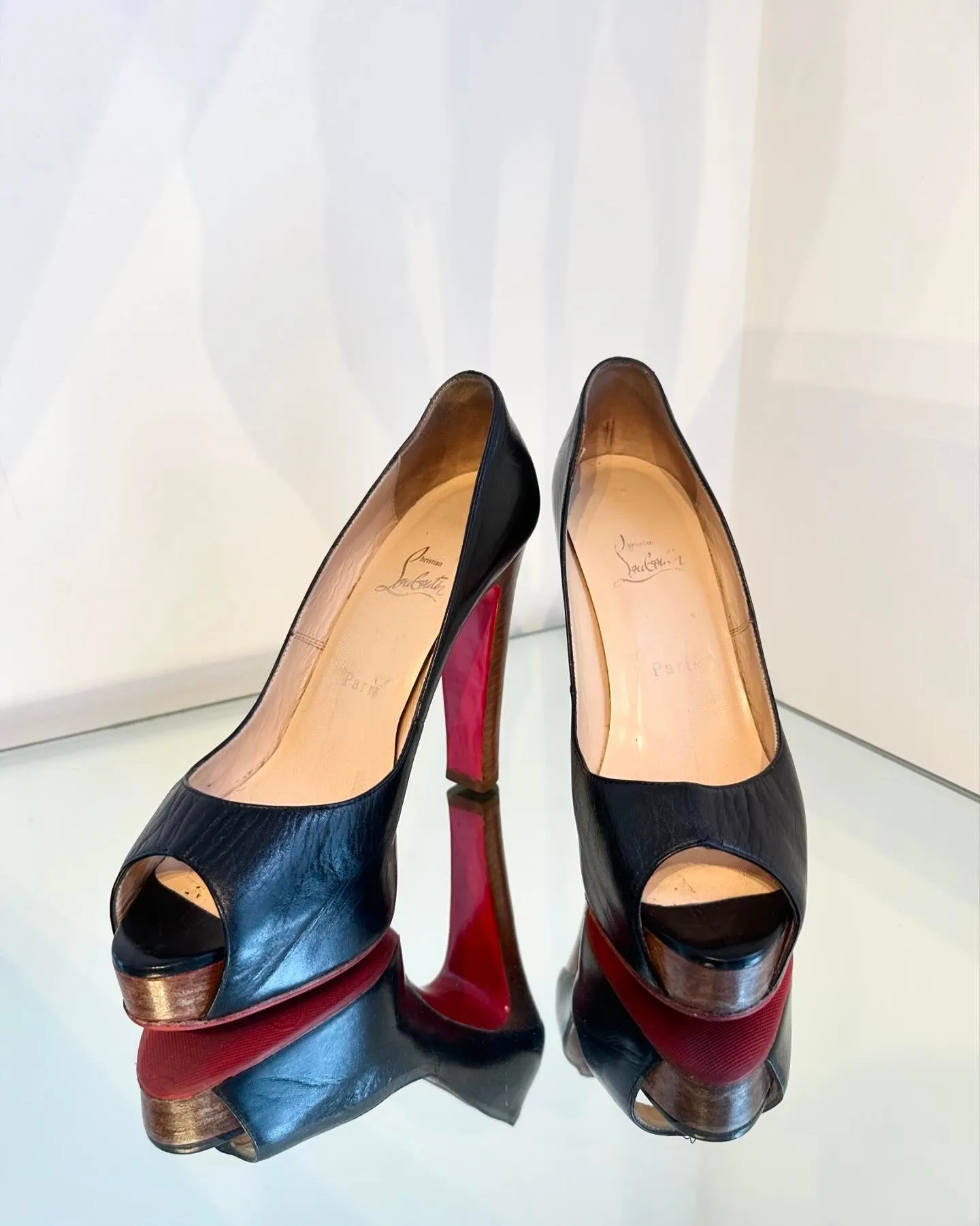 CHRISTIAN LOUBOUTIN Leather Peep-Toe High Heel Pumps