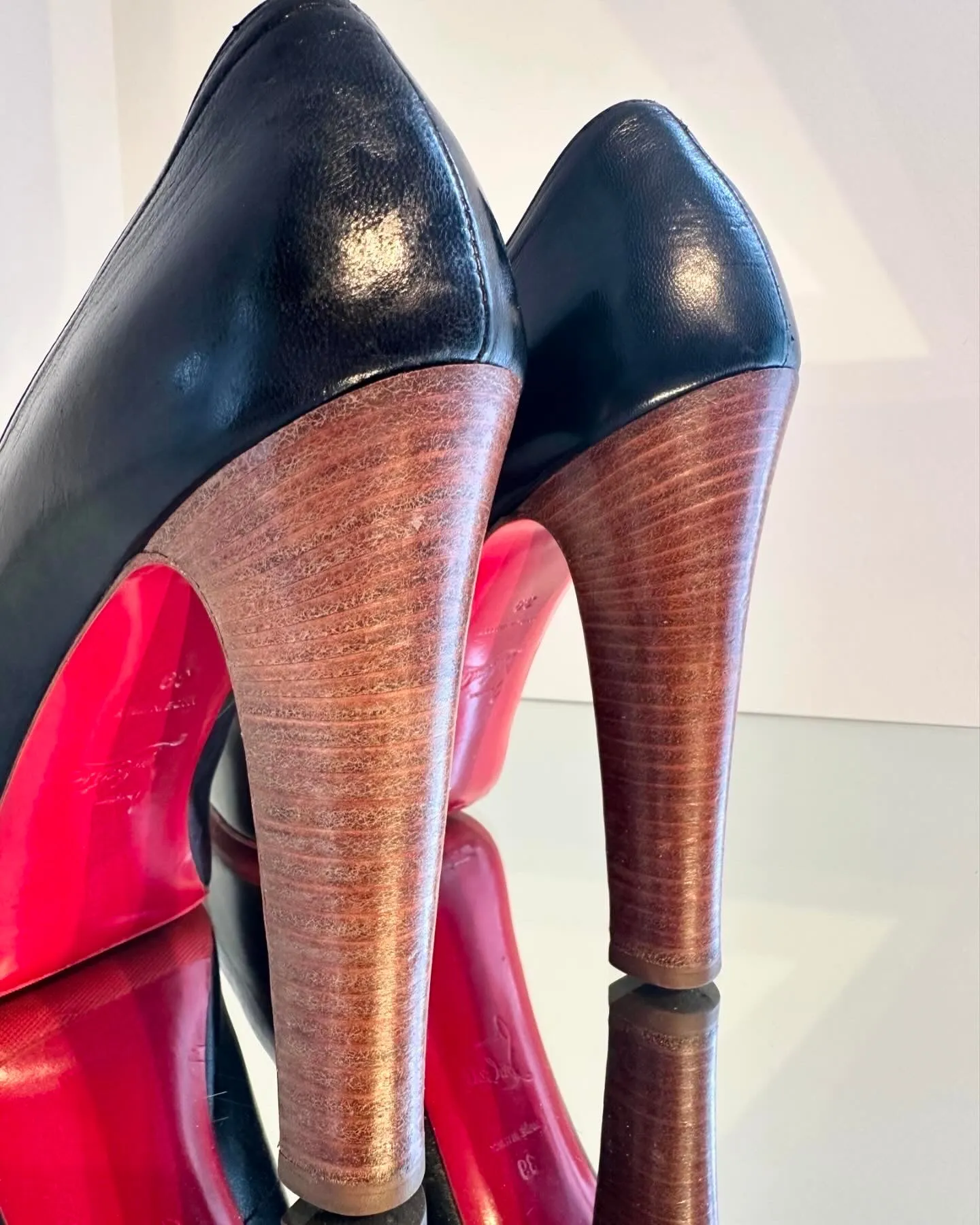 CHRISTIAN LOUBOUTIN Leather Peep-Toe High Heel Pumps
