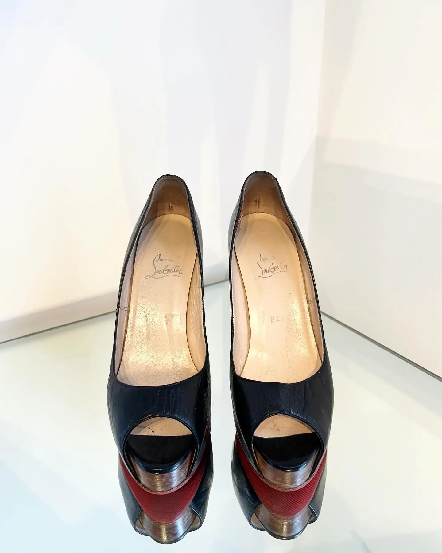 CHRISTIAN LOUBOUTIN Leather Peep-Toe High Heel Pumps