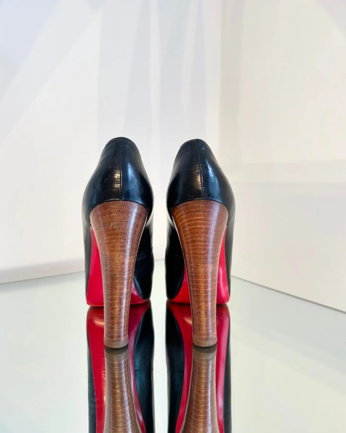 CHRISTIAN LOUBOUTIN Leather Peep-Toe High Heel Pumps