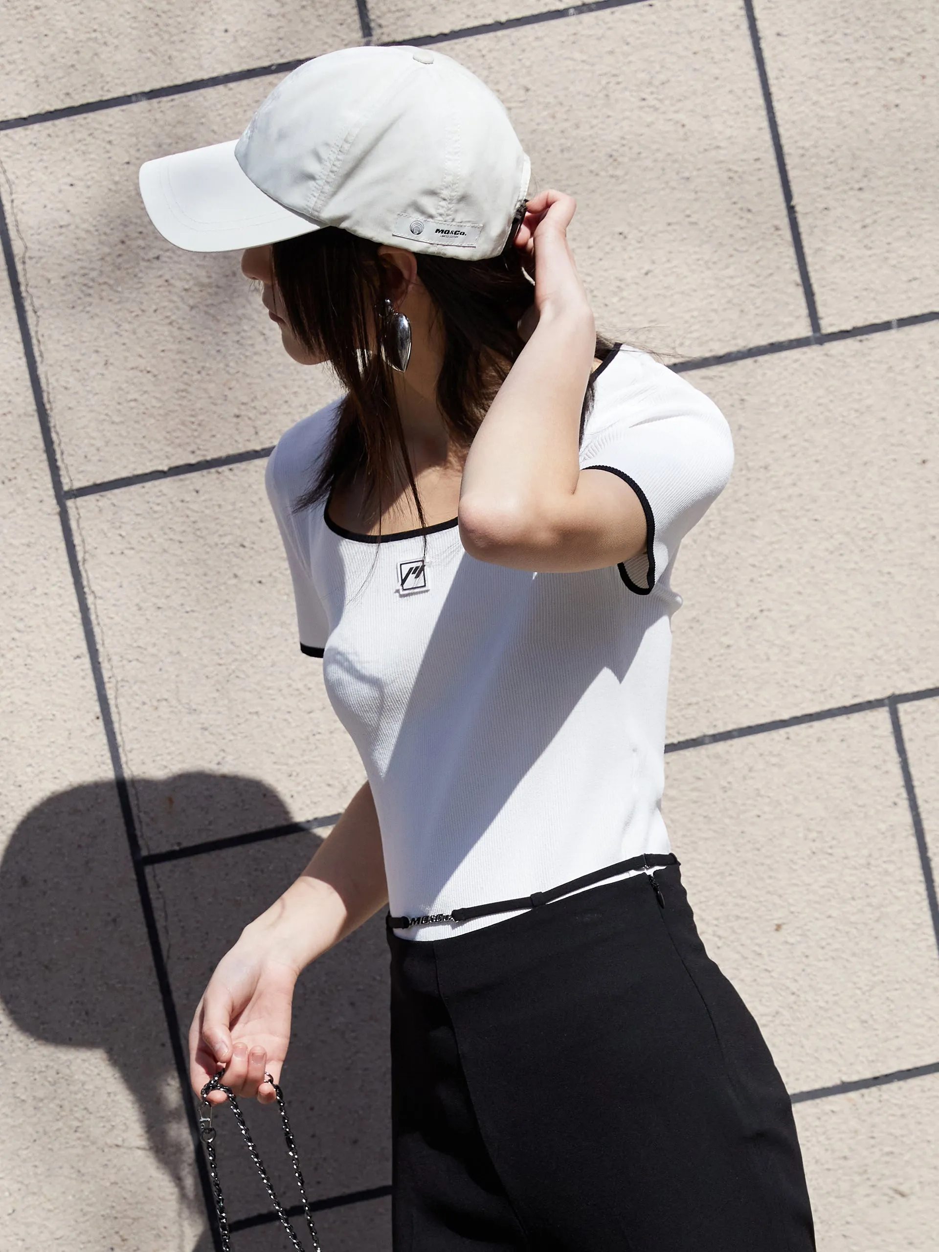 Contrast U-Neck Knit Top