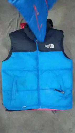 CR1559 The North Face Mixed Series Vests - 22 Pcs