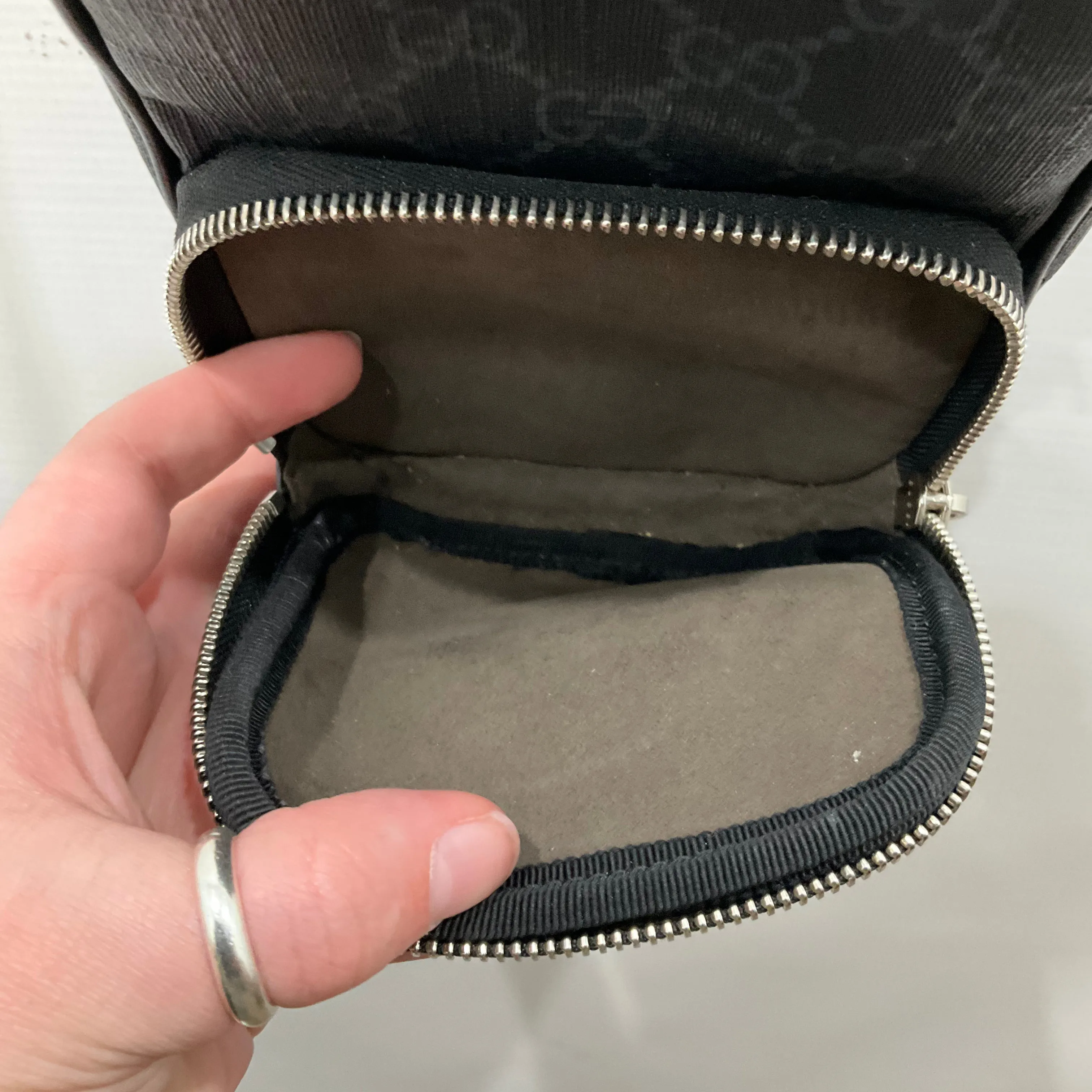 Crossbody Designer By Gucci  Size: Small