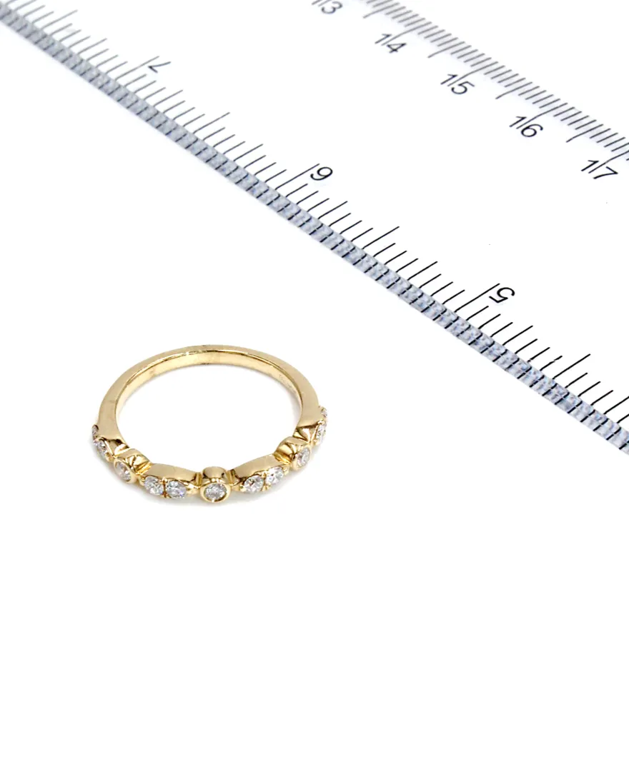 Diamond Ring in 18K Yellow Gold