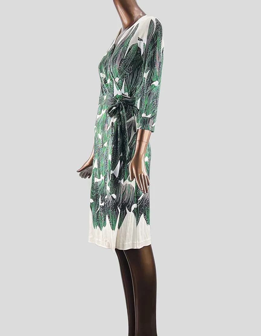 Diane von Furstenberg V-Neck Wrap Dress - 4 US