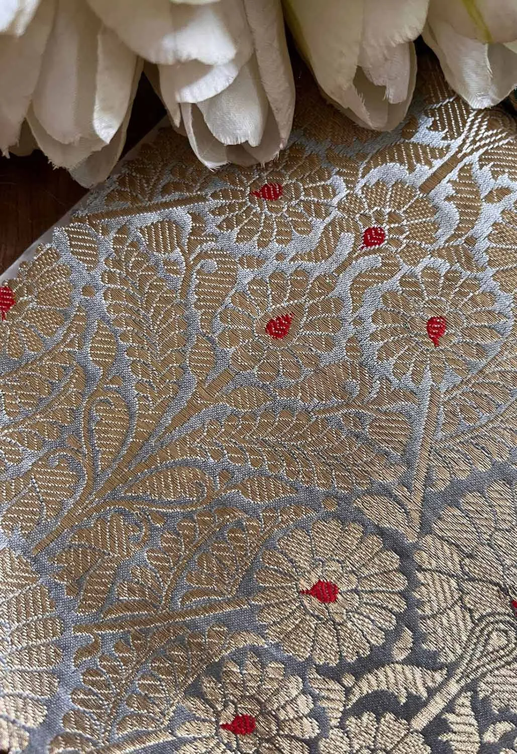Elegant Grey Banarasi Handloom Brocade Silk Fabric ( 2.5 Mtr )