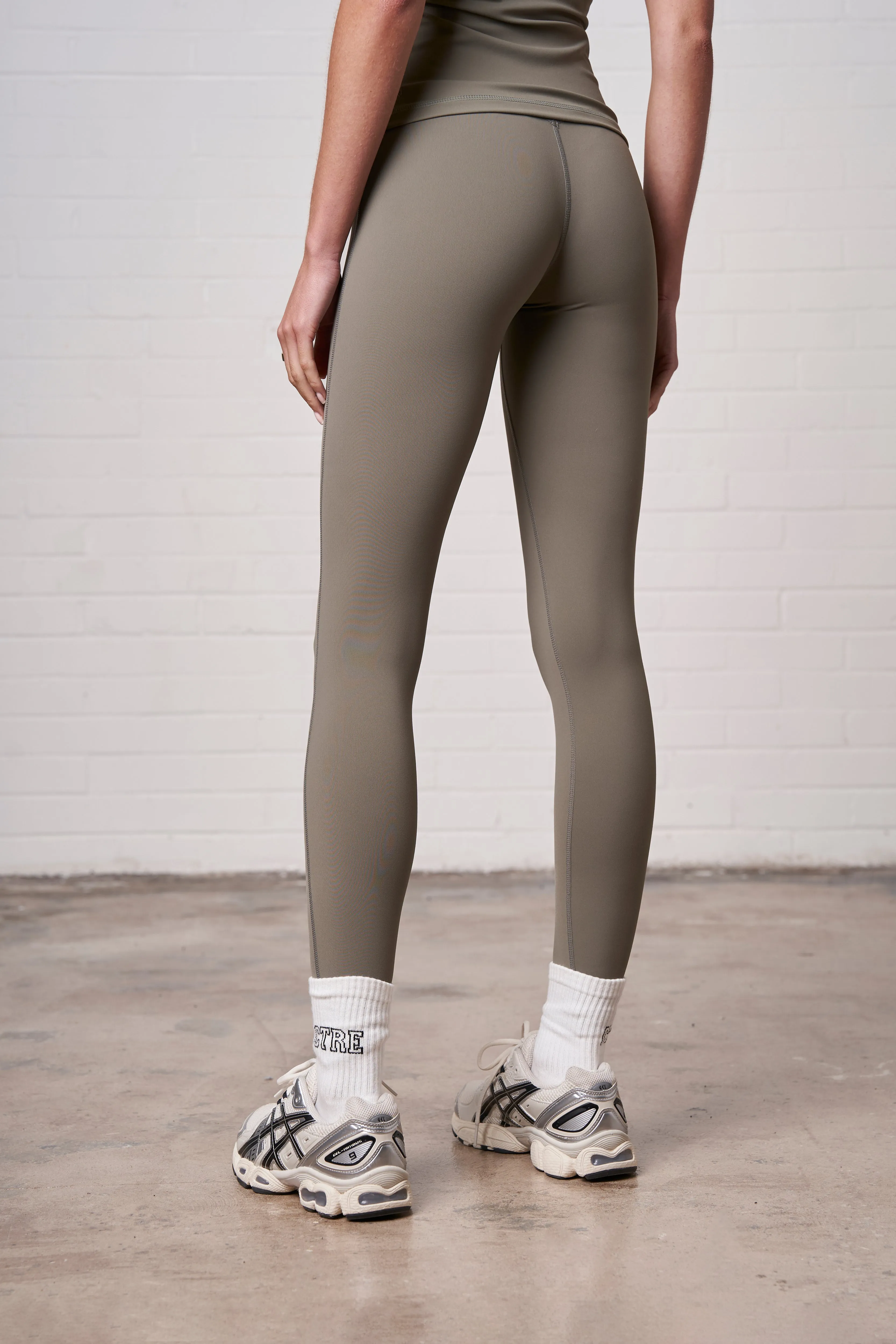 EMBLEM STRETCH SCULPTING LEGGINGS - KHAKI