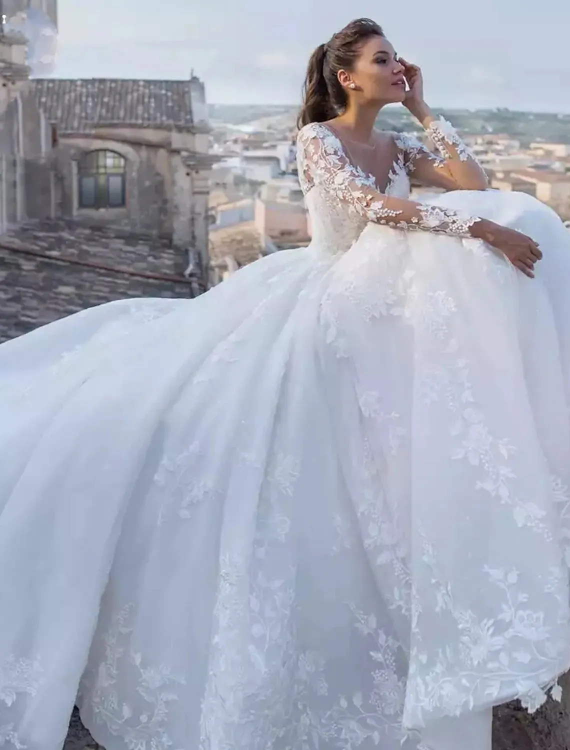 Engagement Sexy Fall Formal Wedding Dresses Ball Gown V Neck Long Sleeve Chapel Train Lace Bridal Gowns With Appliques 2023 Summer Wedding Party