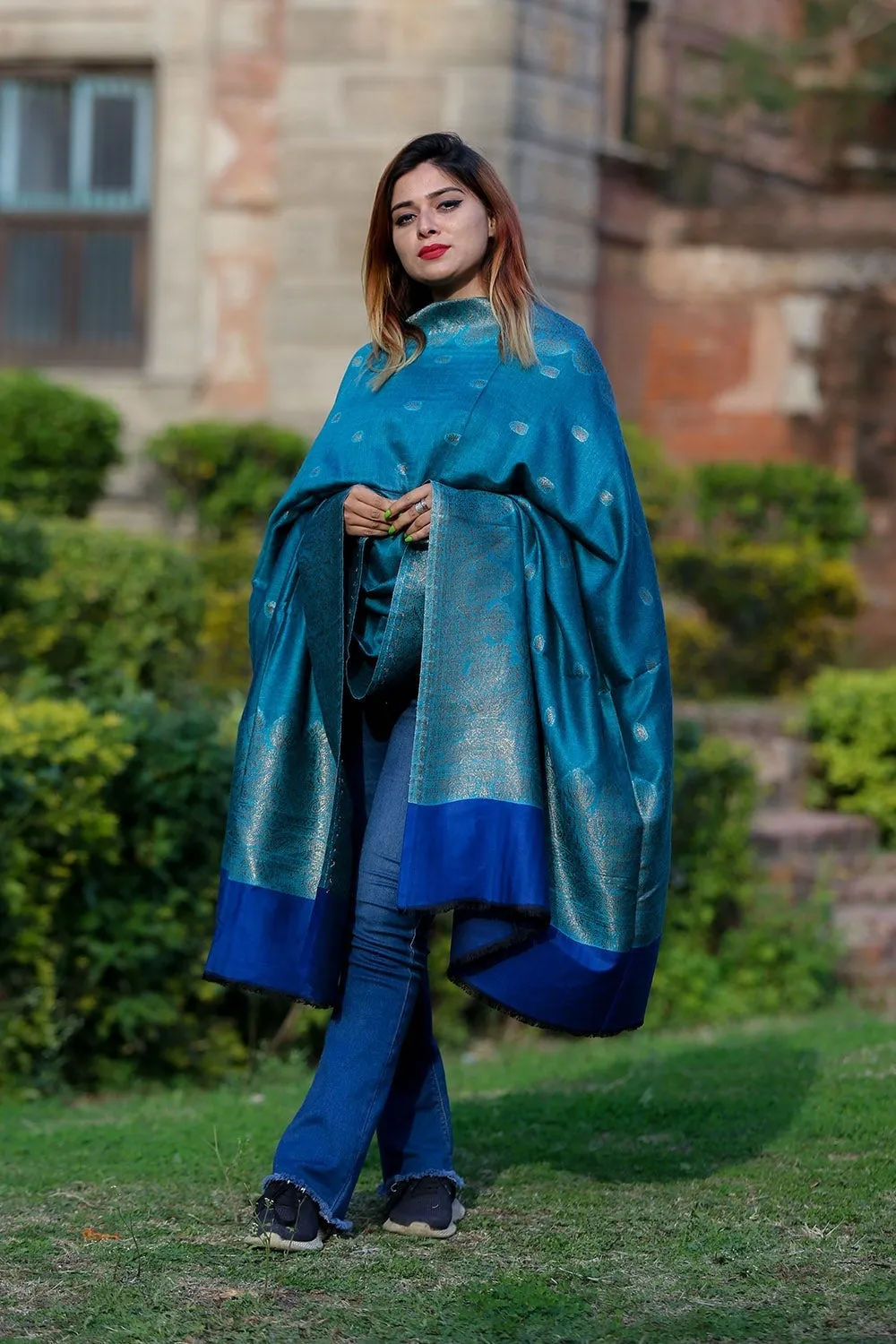 FIROZI SHAWL DEFINES ROYAL AND LUXURIOUS EXTREMELY COMFORTABLE FOR ALL EVENTS