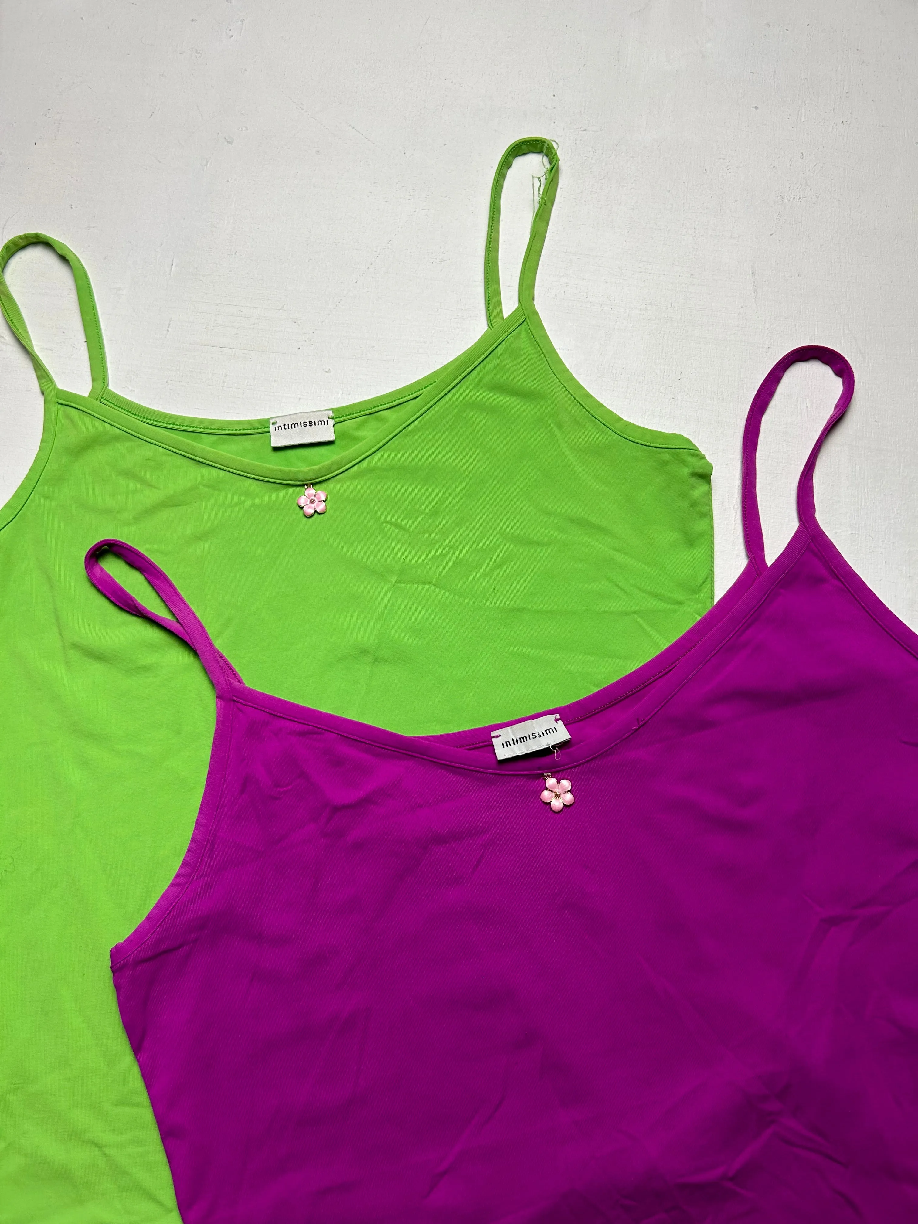 Flower pendant y2k stretchy cami top (M)