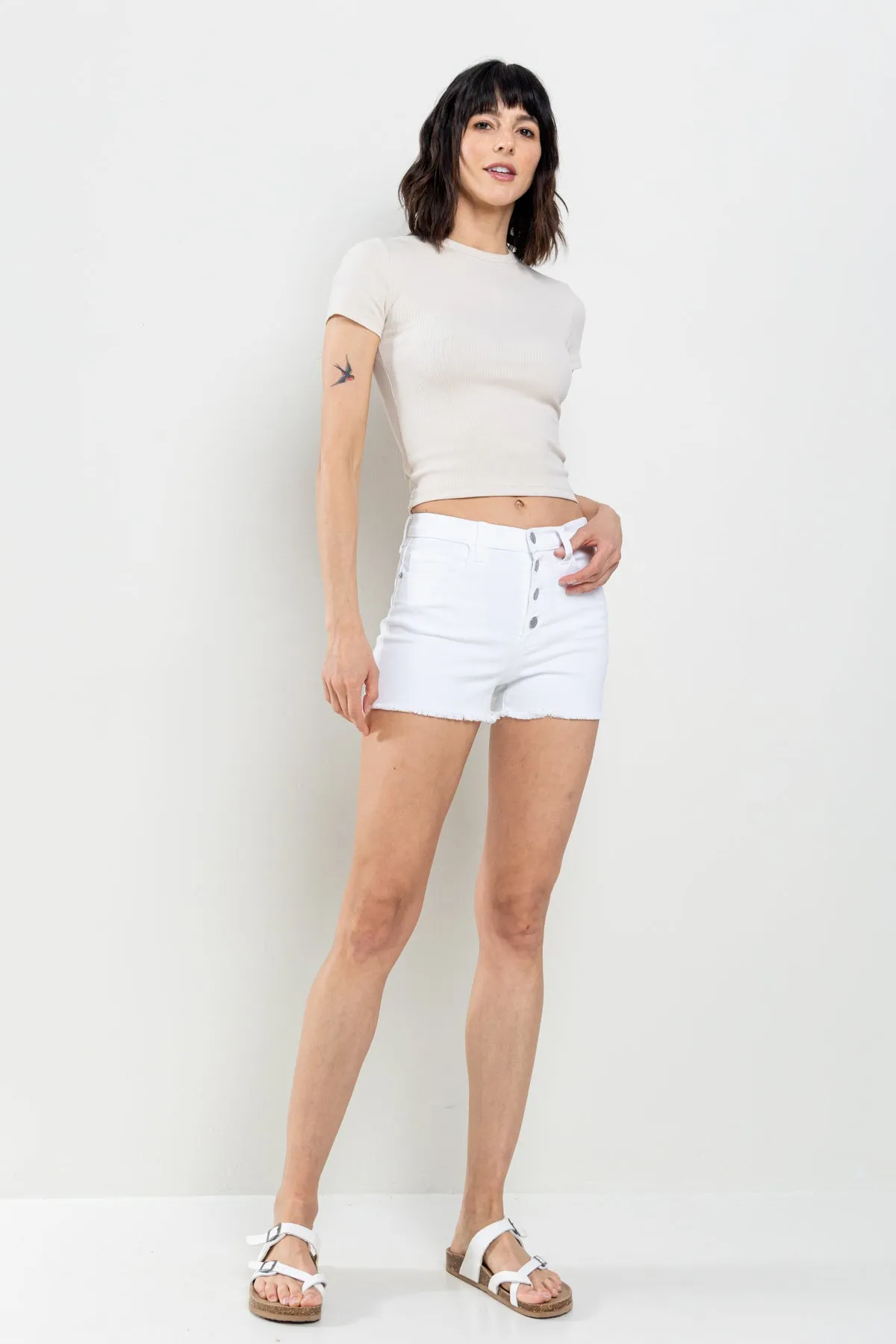 HIGH RISE 90'S SHORTS WITH 5-BUTTON FLY AND FRAYED HEM / SP-S7404