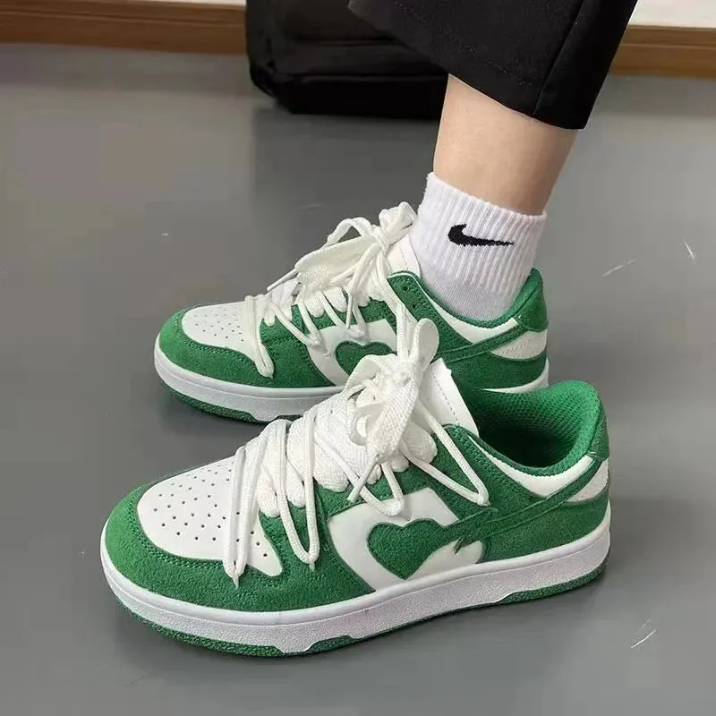 Hnzxzm Men Sneakers Contrasting Colors Light Flat Shoes Ladies Outdoor Luxury Men Running Shoes Heart Pattern Women 2024