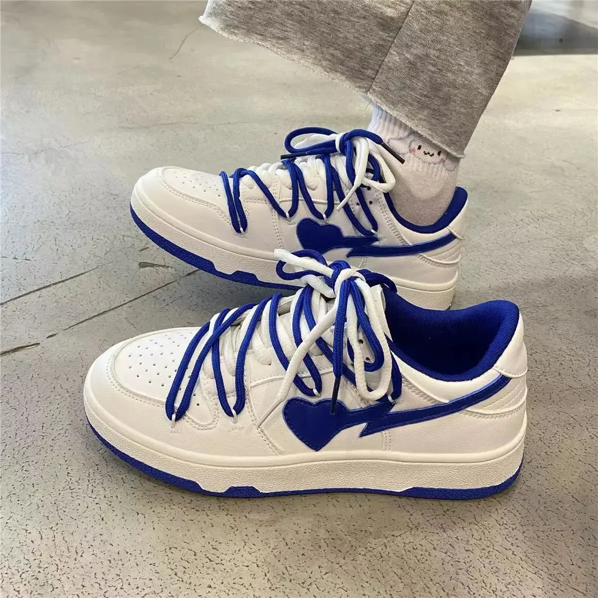 Hnzxzm Men Sneakers Contrasting Colors Light Flat Shoes Ladies Outdoor Luxury Men Running Shoes Heart Pattern Women 2024