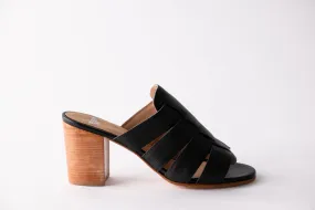 Isla Pebbled Black