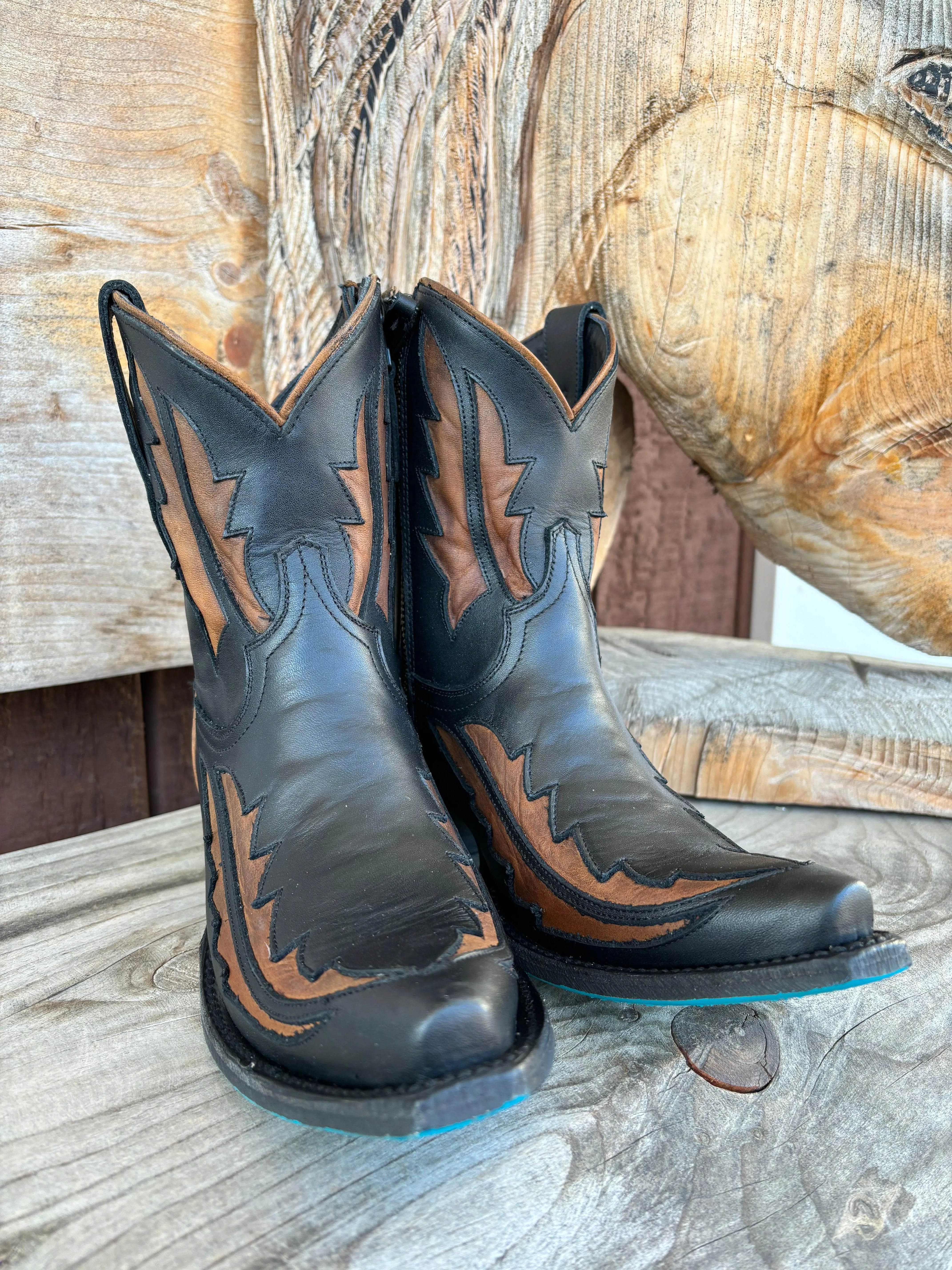 Lane Boots Women’s Jet black & Caramel Walk the Line Cowgirl Bootie LB0478F