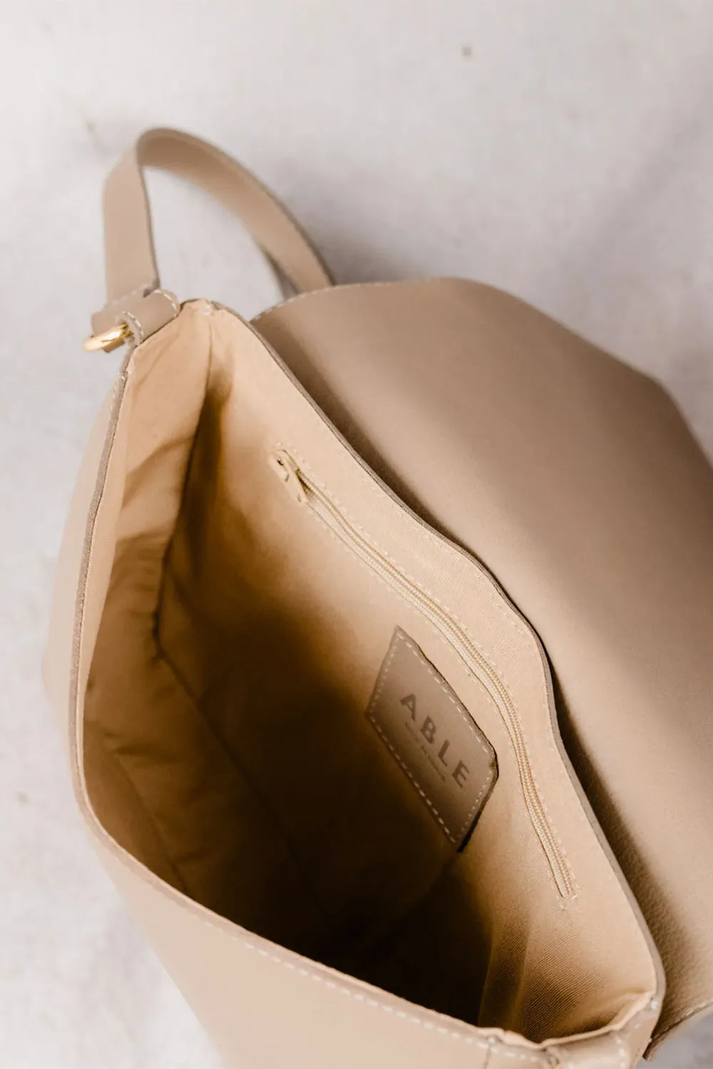 LARI SLIM CROSSBODY - PEBBLED DRIFTWOOD