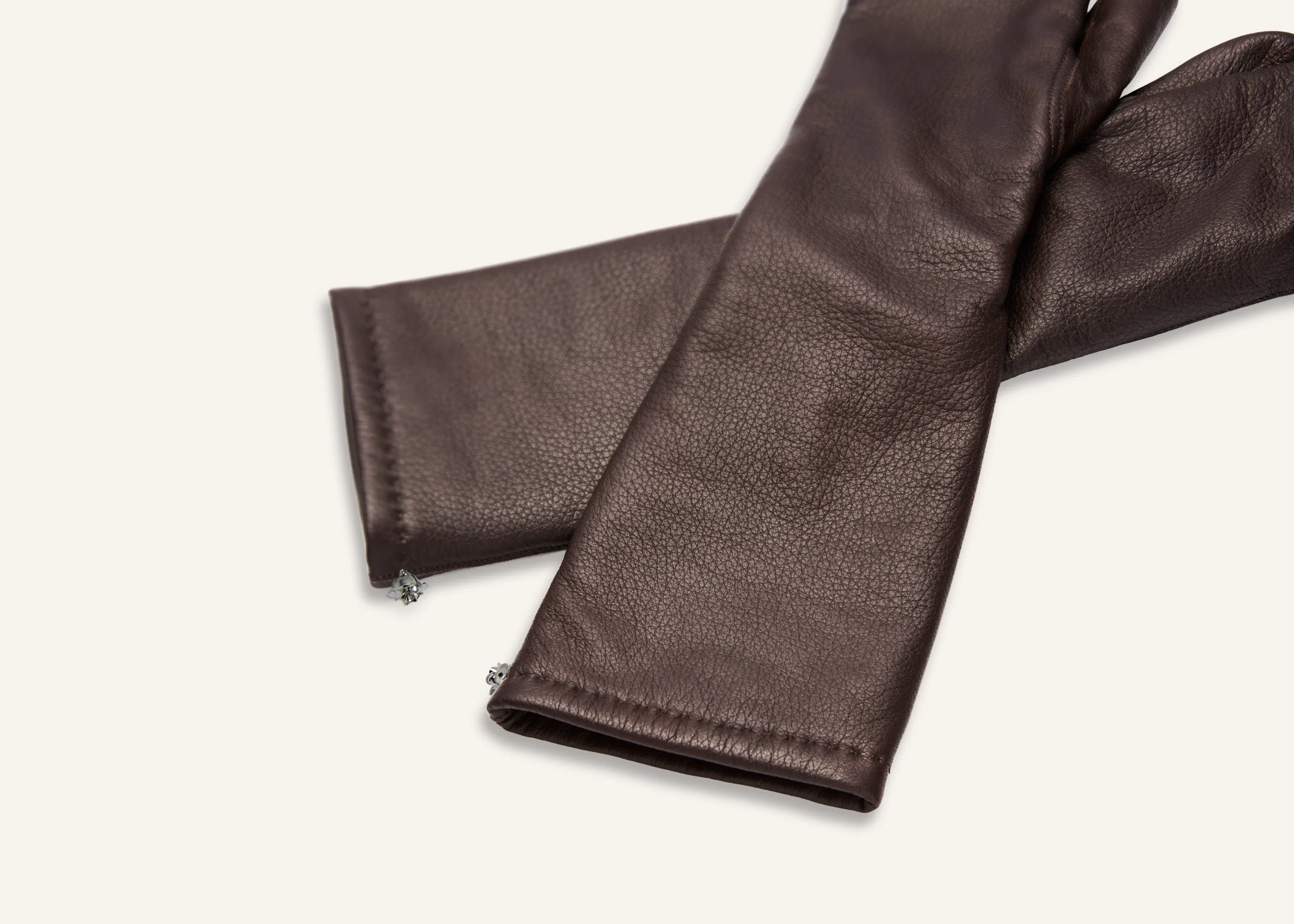 Leather gloves in brown