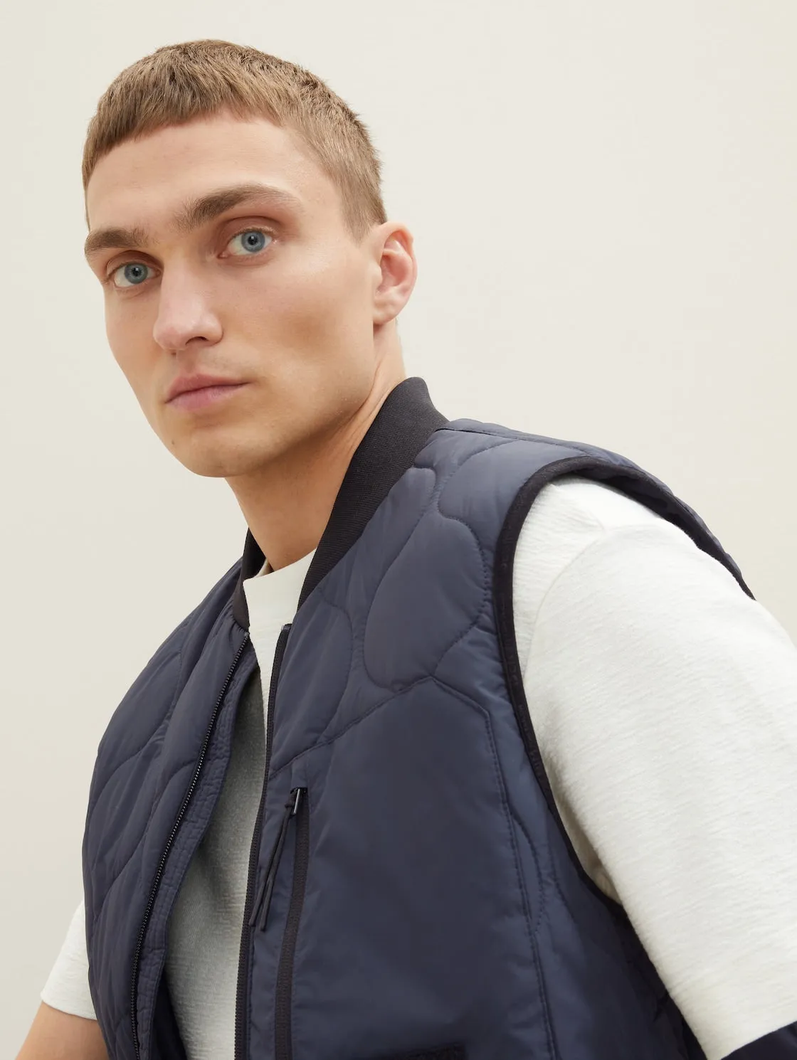 LIGHT WEIGHT VEST