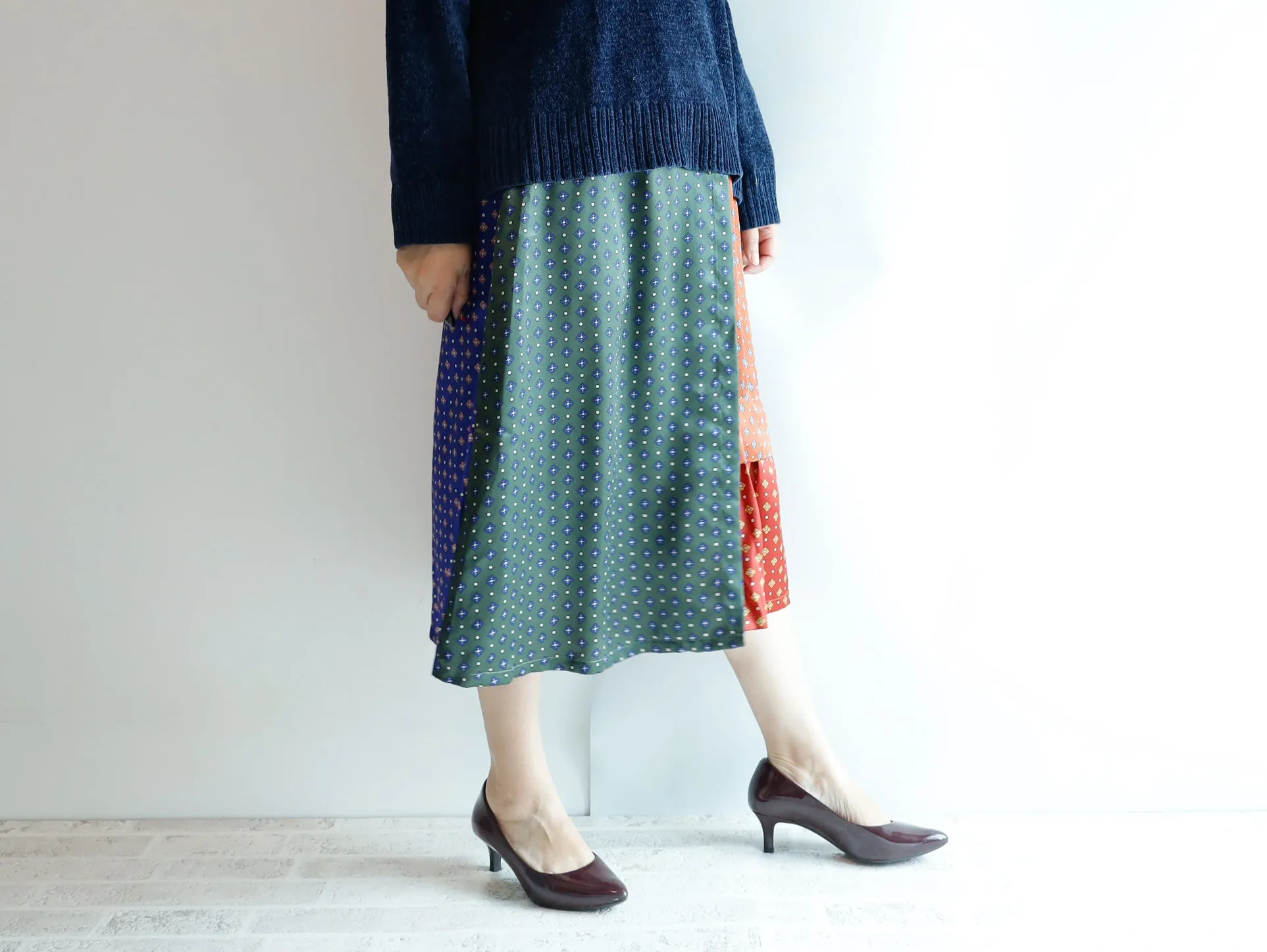 <S38RM> HANDSOME PATCHED WORK  SATIN Skirt  -Length 73cm