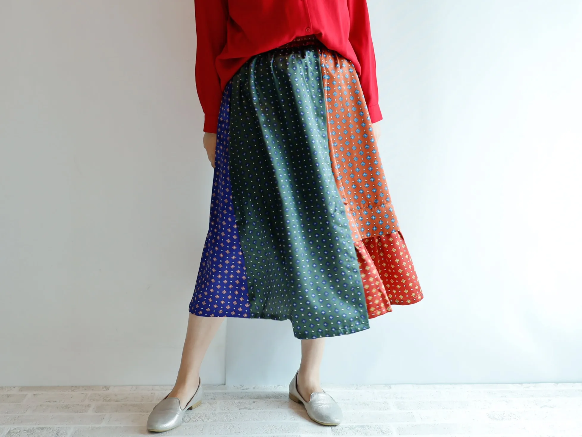 <S38RM> HANDSOME PATCHED WORK  SATIN Skirt  -Length 73cm