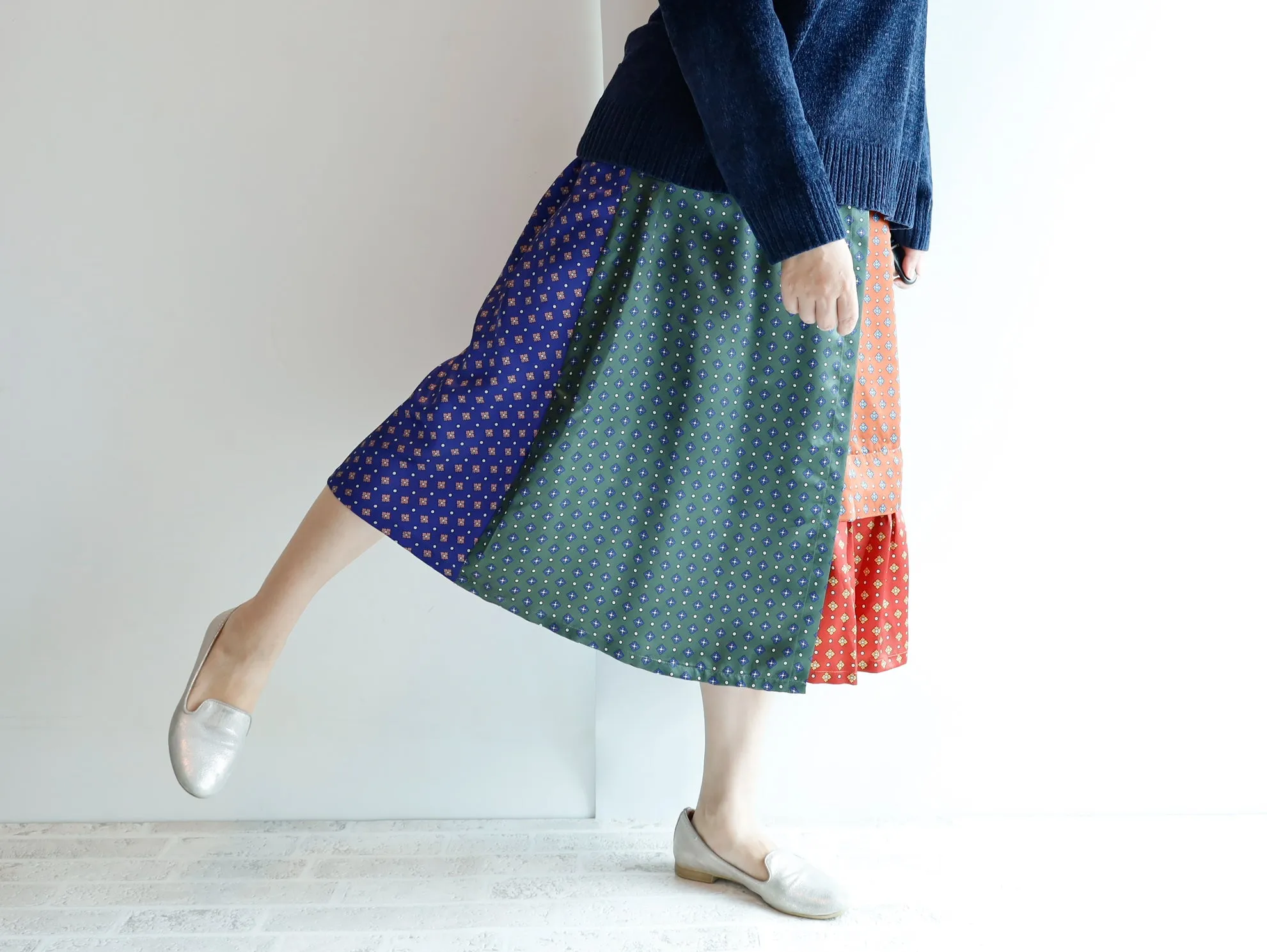<S38RM> HANDSOME PATCHED WORK  SATIN Skirt  -Length 73cm