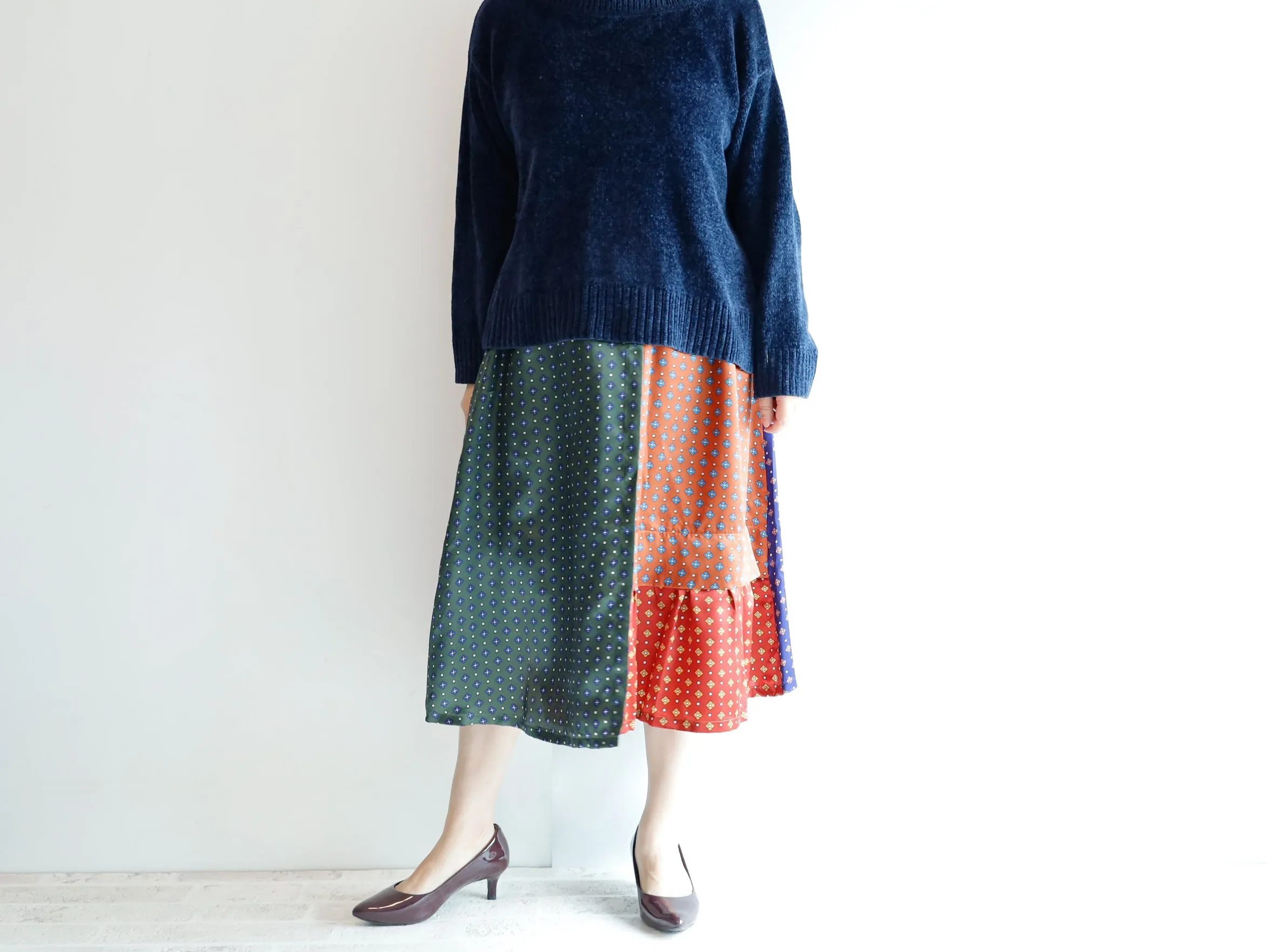 <S38RM> HANDSOME PATCHED WORK  SATIN Skirt  -Length 73cm