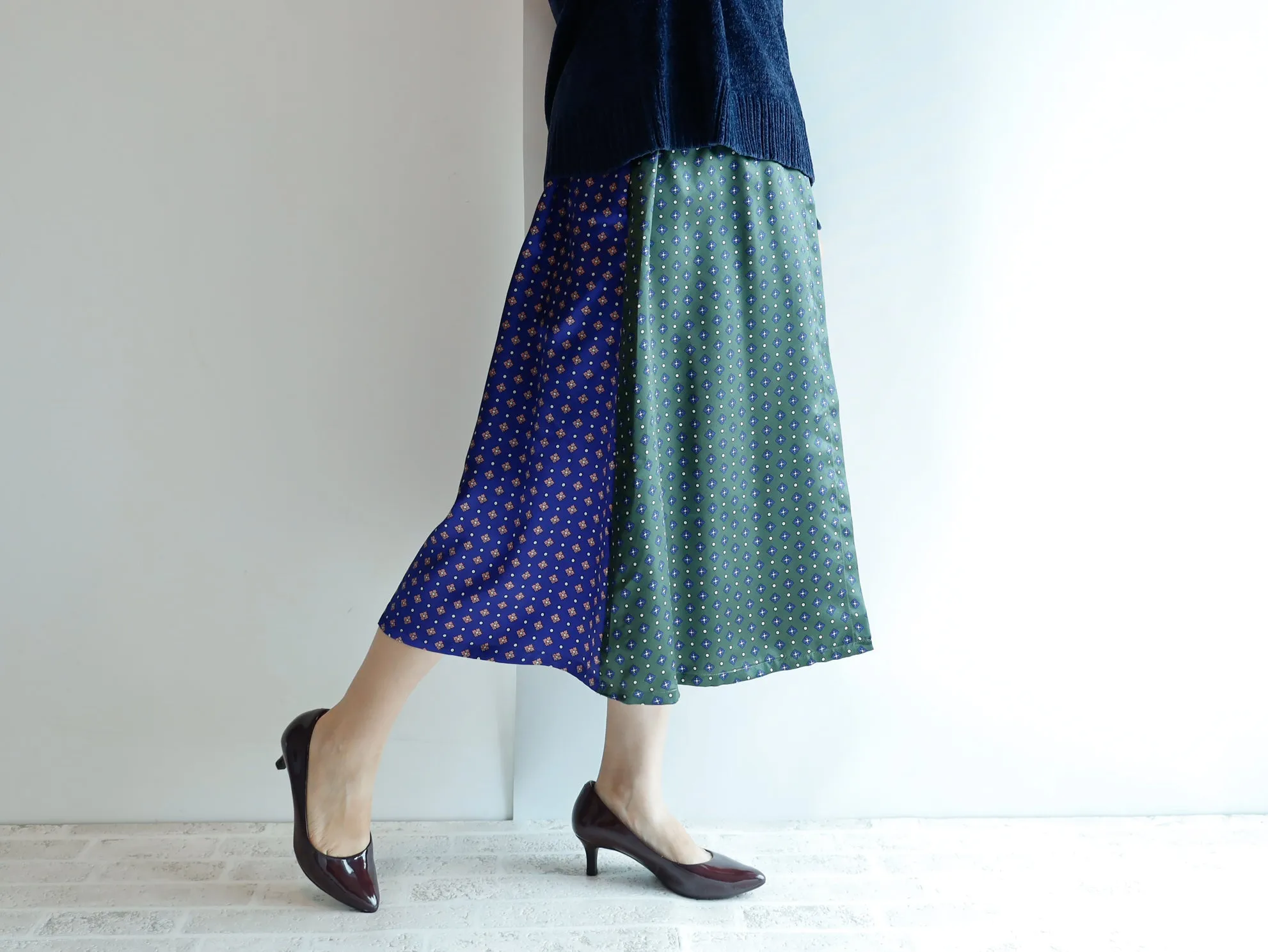 <S38RM> HANDSOME PATCHED WORK  SATIN Skirt  -Length 73cm