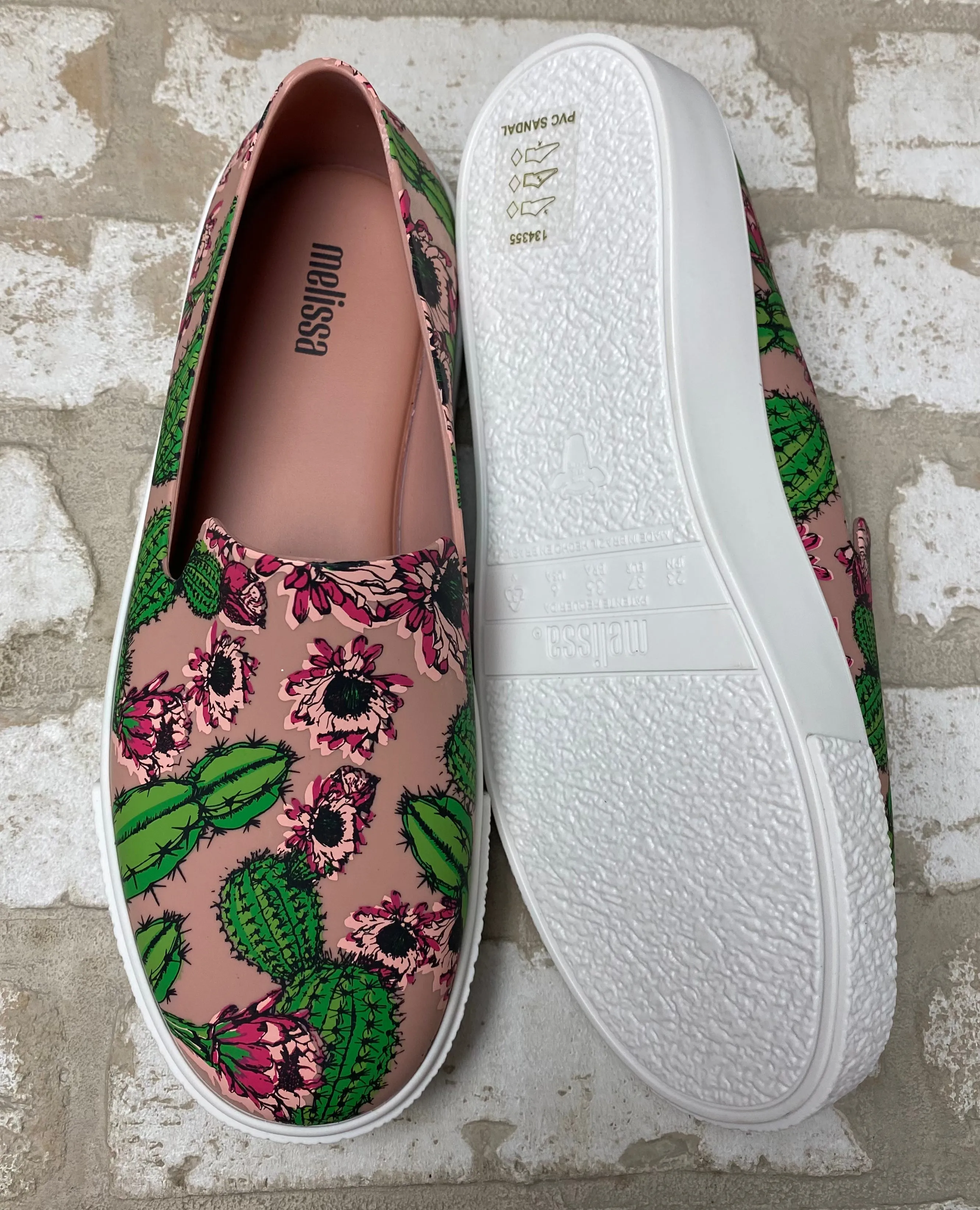Melissa Ground III Cactus NEW!- (Size 6)