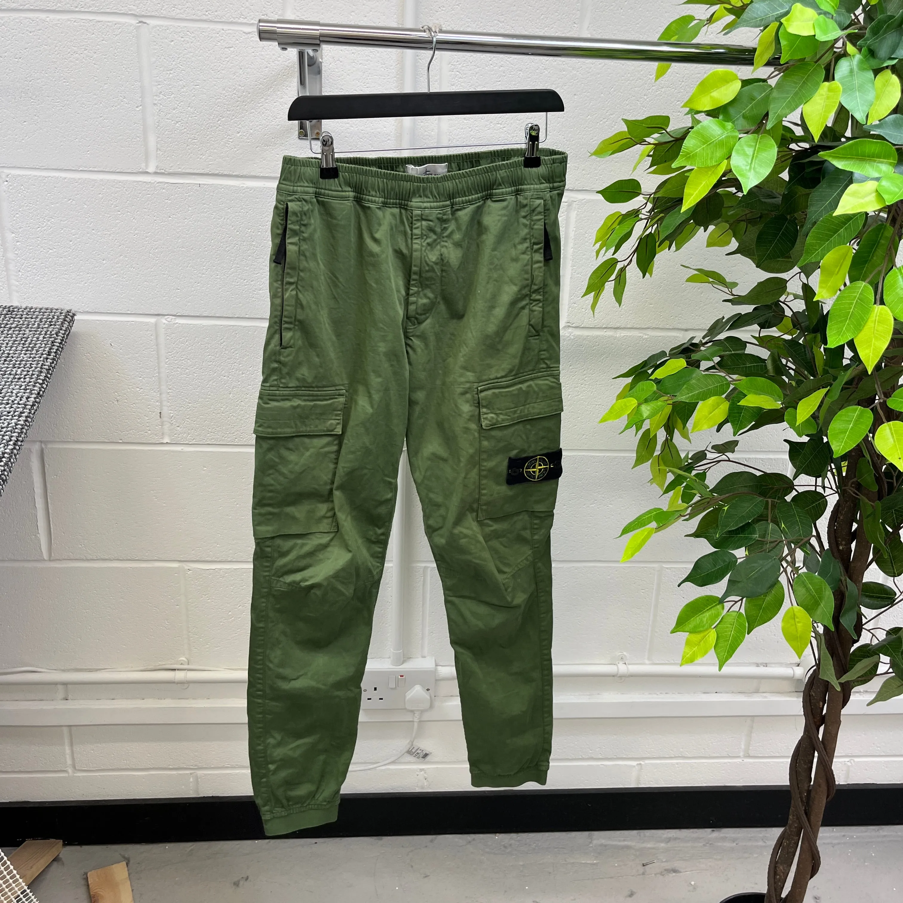 Men's Applique Logo Cargos Khaki Size Waist 30"