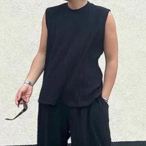 MEN'S PLEATED SLEEVELESS
