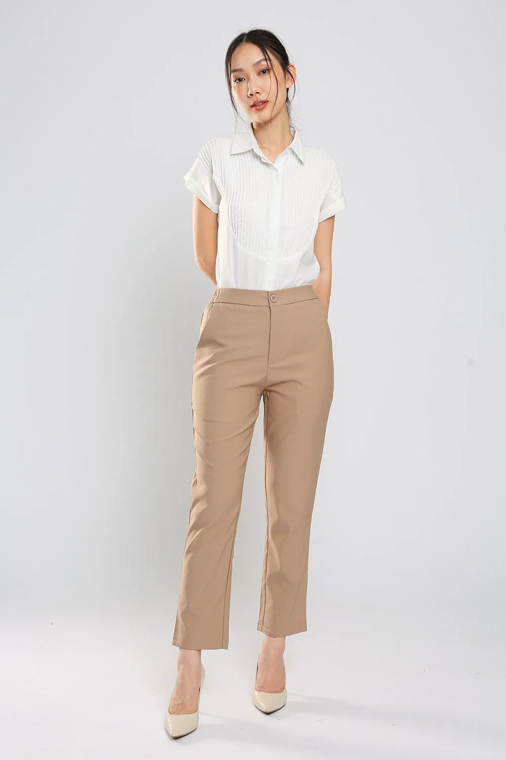 Monalise Tailored Pants in Khakis