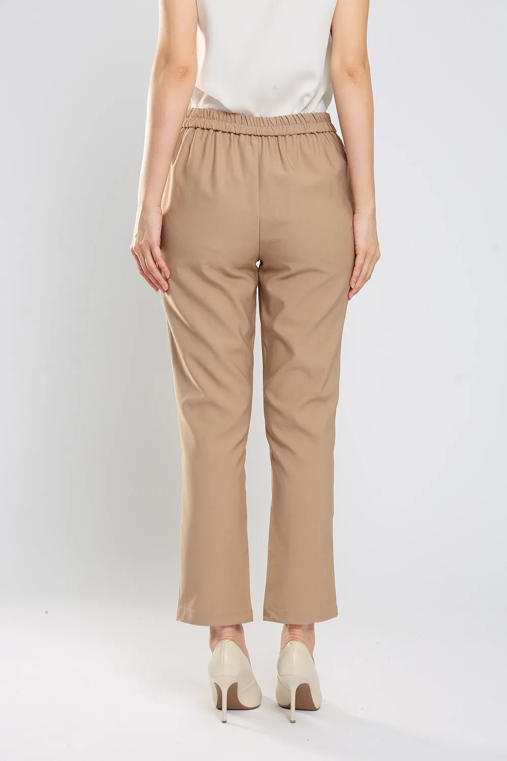 Monalise Tailored Pants in Khakis