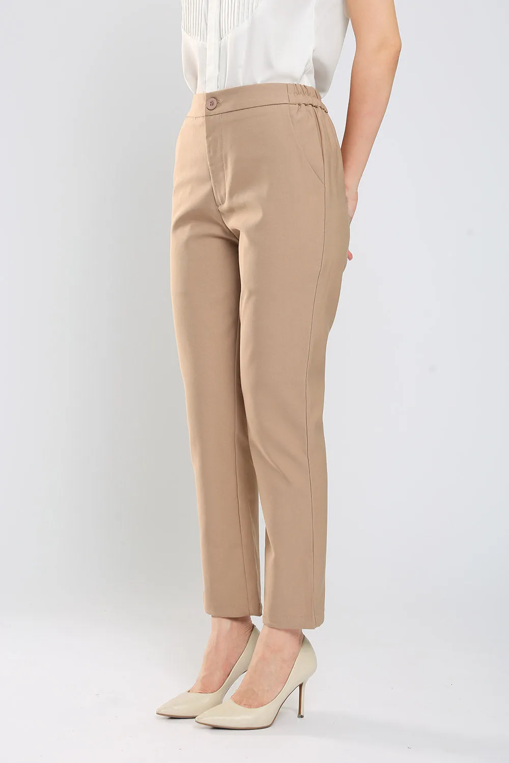 Monalise Tailored Pants in Khakis