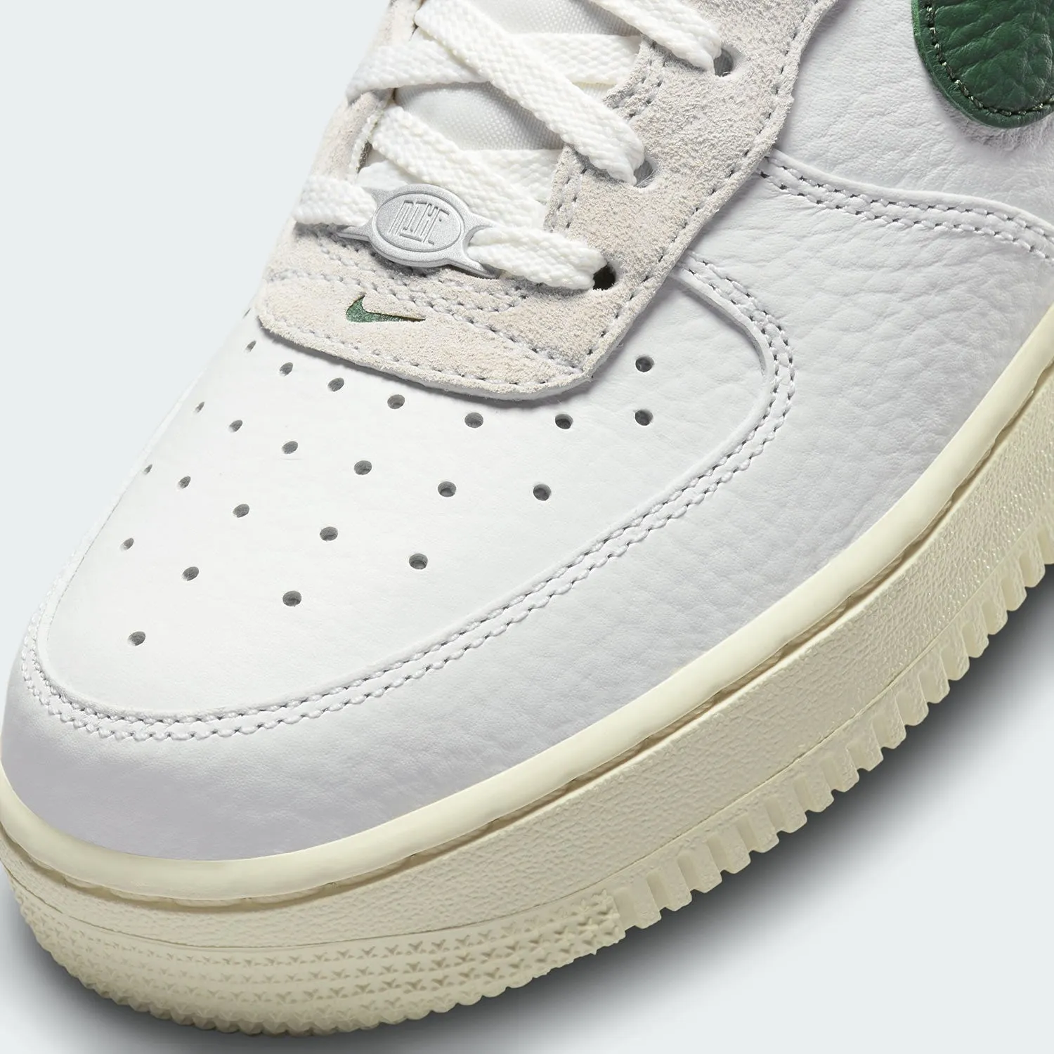 Nike Women's Air Force 1 '07 LX DR0148 102