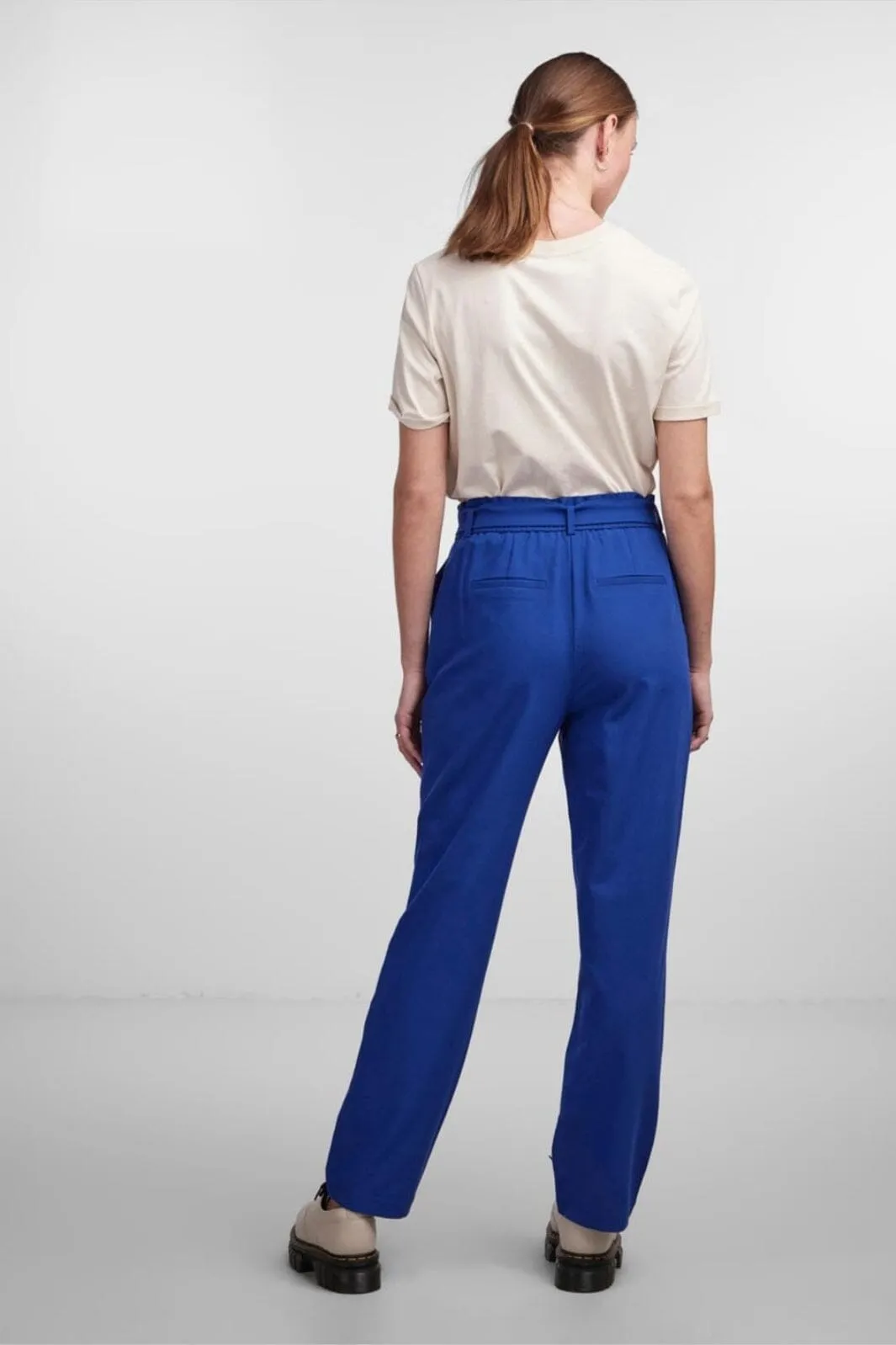 Pieces - Pcboss Paperbag Straight Pants - 4251343 Mazarine Blue