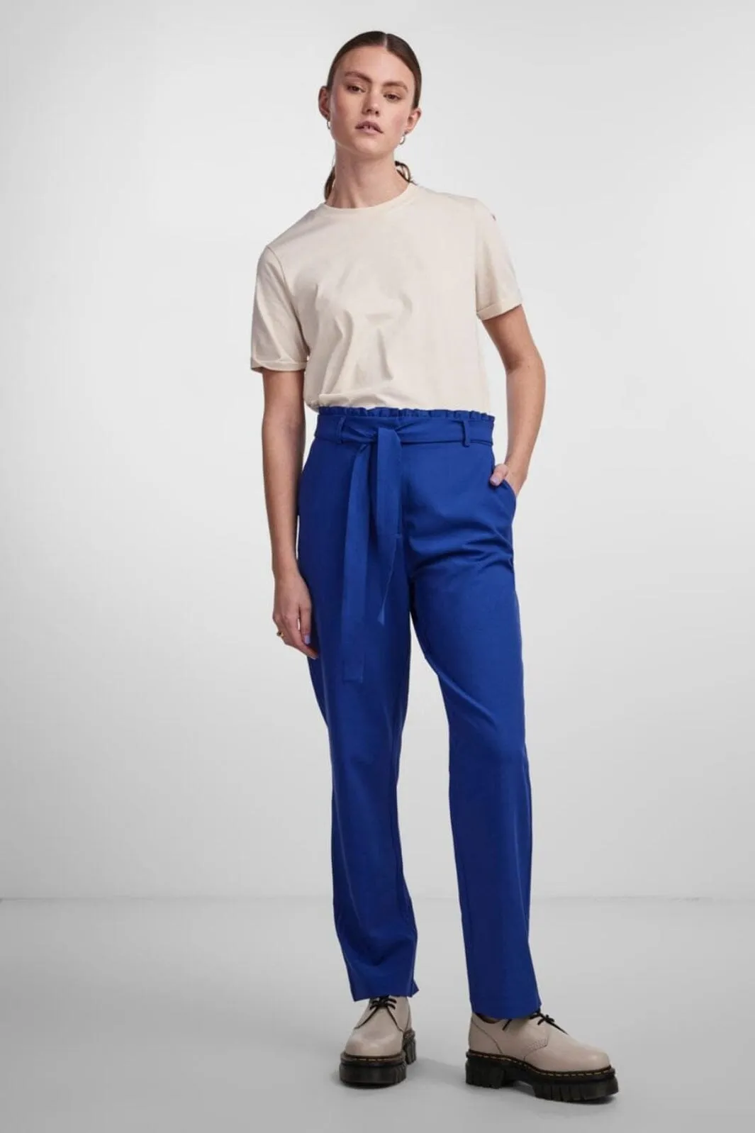 Pieces - Pcboss Paperbag Straight Pants - 4251343 Mazarine Blue