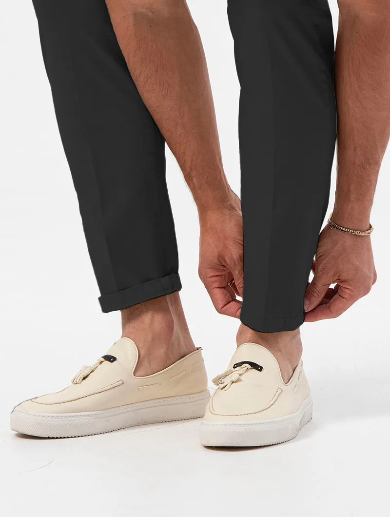 ROMAN CASUAL PANTS IN BLACK